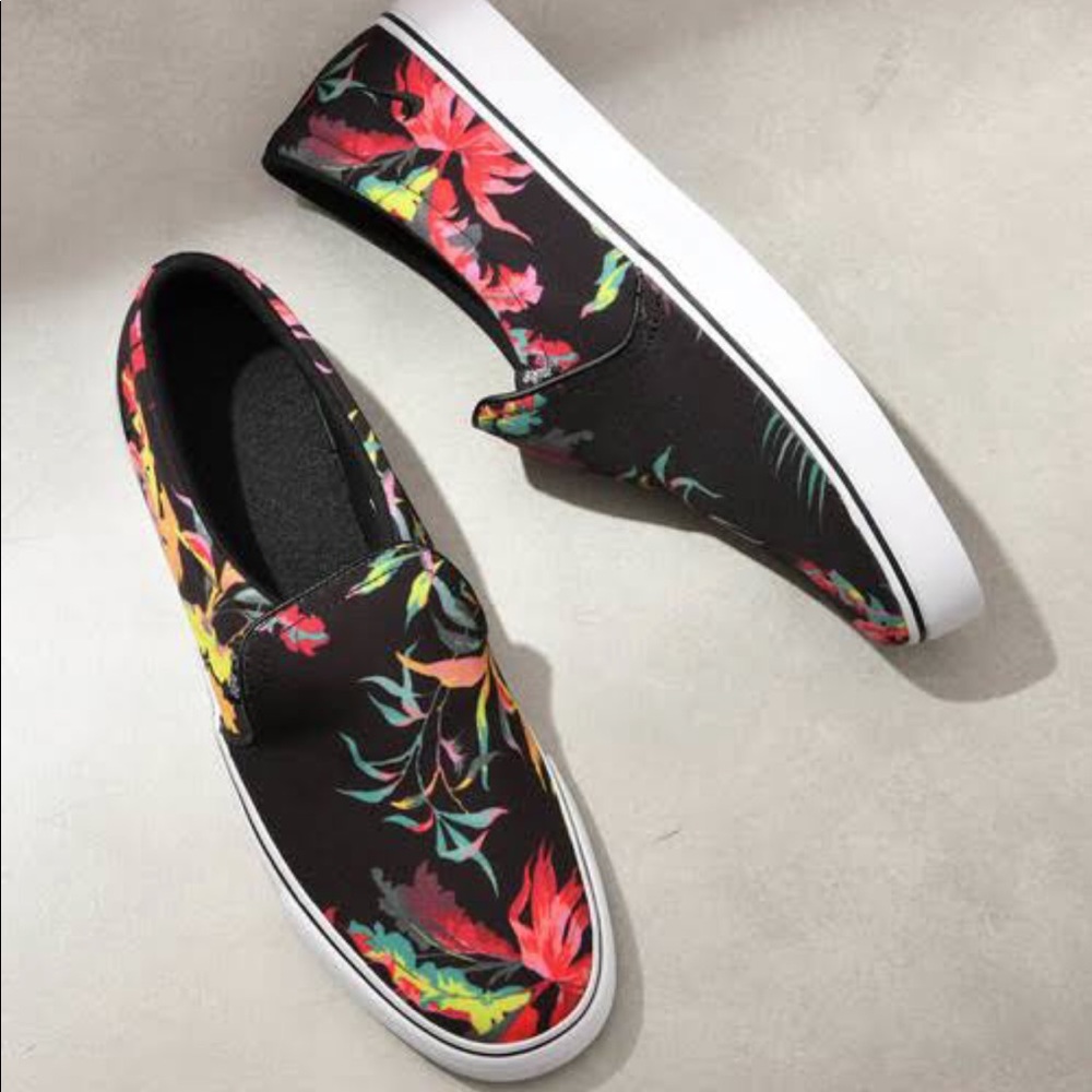 NIKE COURT ROYALE LOW CUT SLIP-ON WMN 9 MEN 7.5